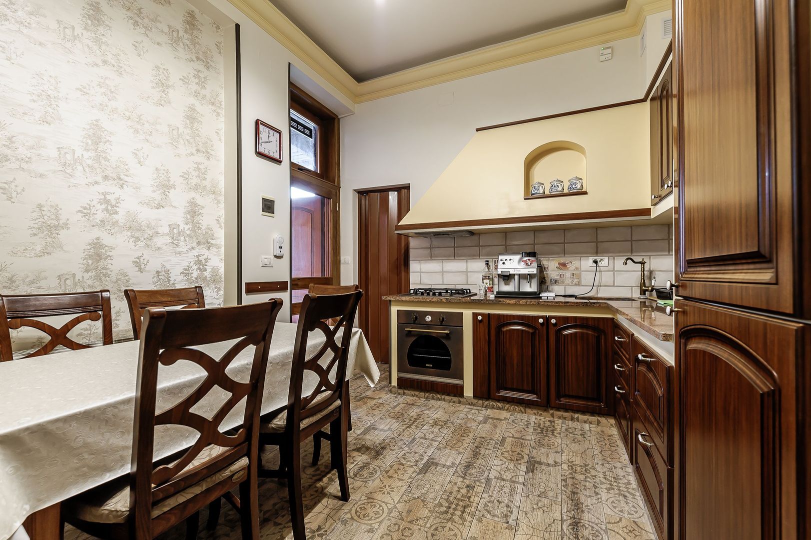 De închiriat apartament cu 2 camere central - Poză 6
