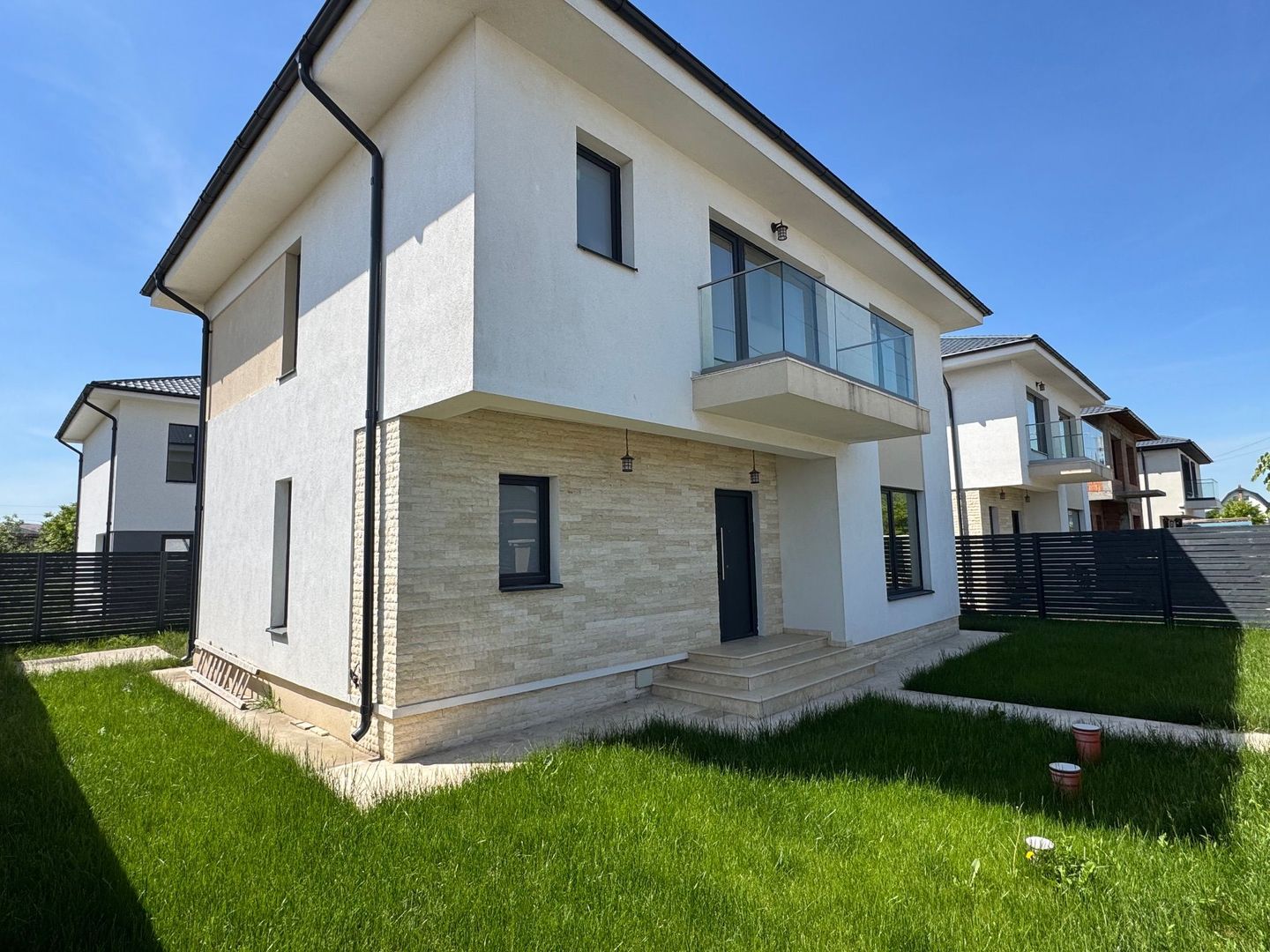 Vila Moderna Tunari, zona Buna, curte 300m - Poză 1