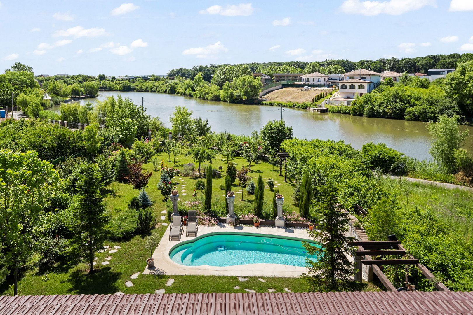 Oportunitate Rară: Vilă pe Lac | 1.898 mp Teren | Piscină - Poză 2