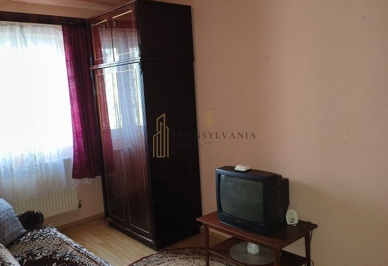 Garsoniera decomandata, Vasile Aaron - Poză 1