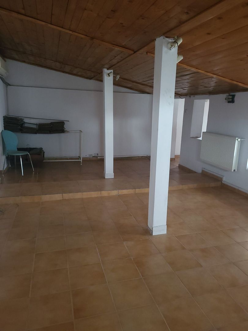 Casa tip vila mansardata, centrala si curte proprie, loc de parcare, 8min metrou - Poză 1