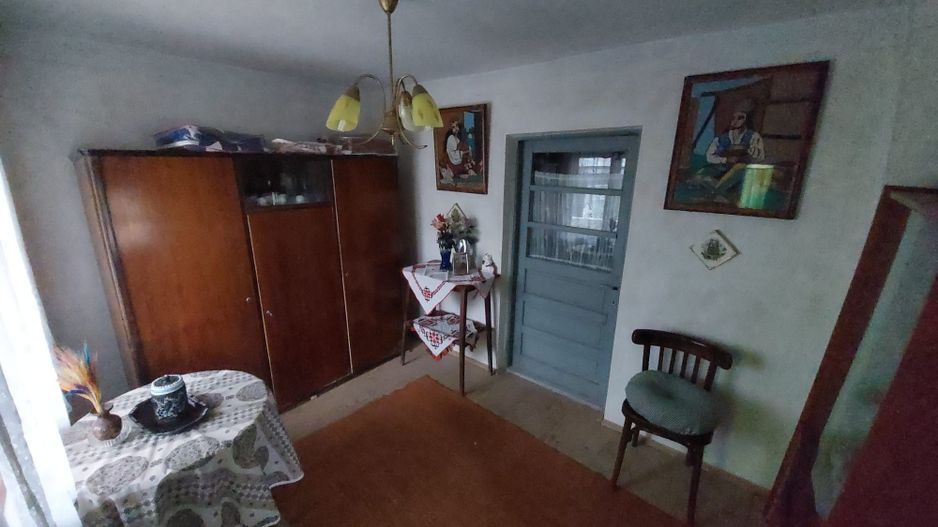Casa modesta cu teren generos, zona Magura, - Poză 9