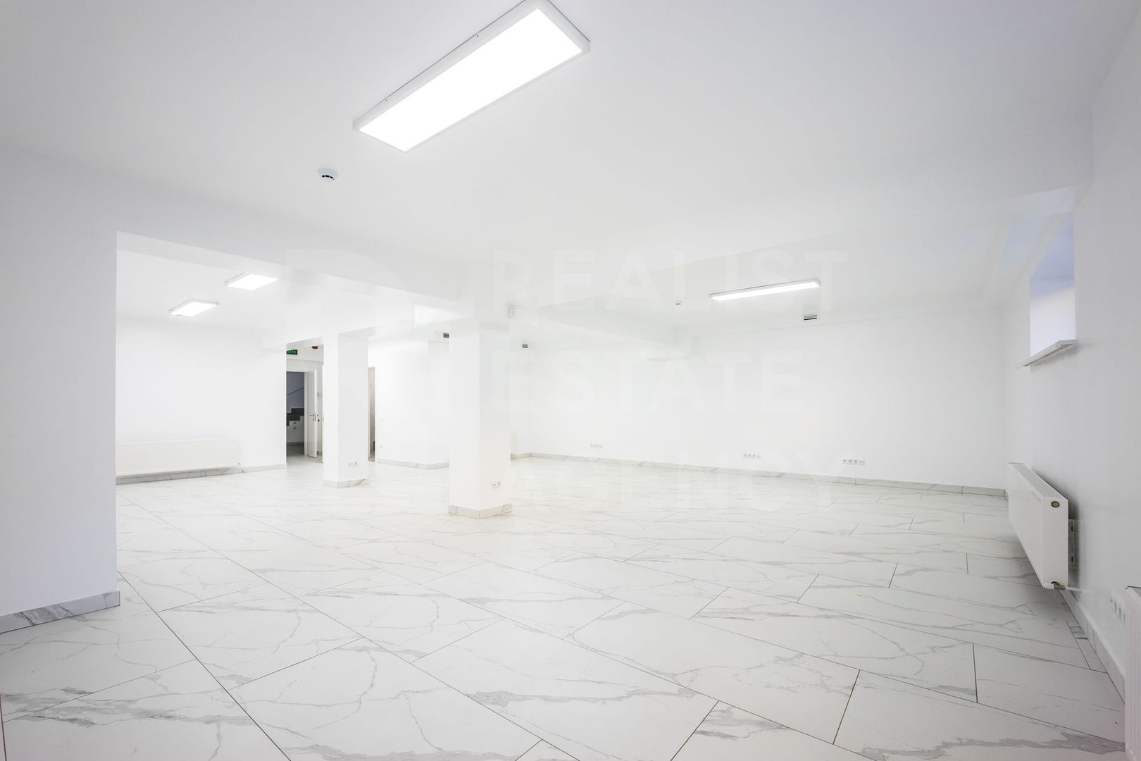 Vânzare spațiu comercial  Centru de 451,6 mp, amplasat pe teren privat - Poză 32