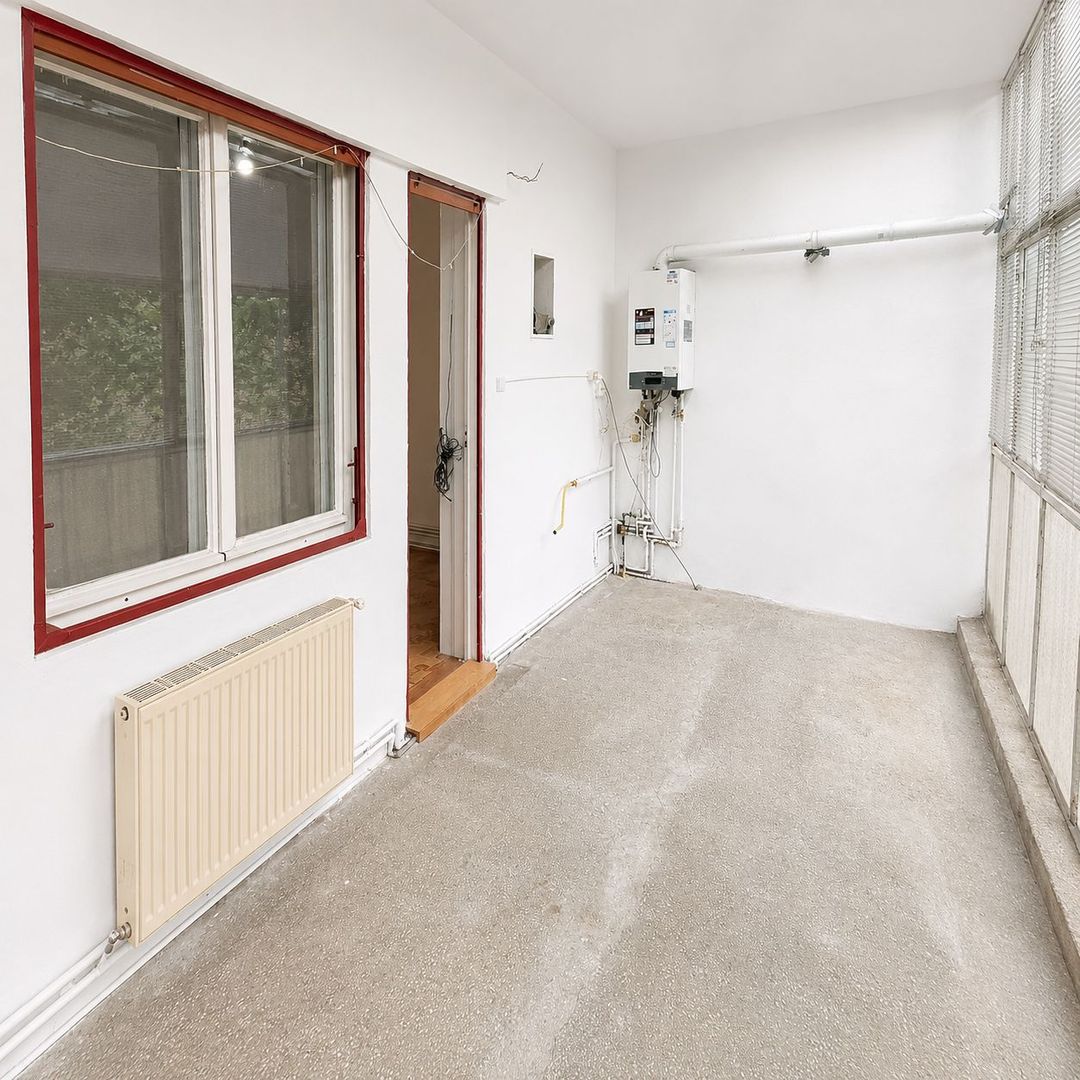 Apartament spațios cu 3 camere, 87 mp utili, 2 garaje, etaj 1 la casă - Poză 8