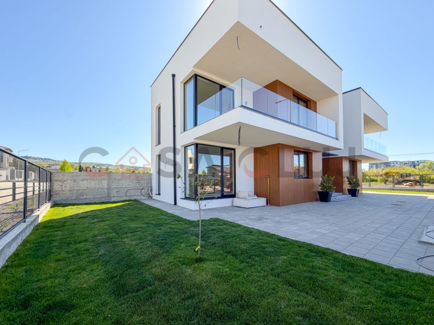 Casa cu arhitectura moderna, Buna Ziua - Poză 1
