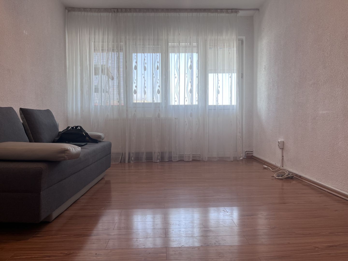 Zonă bună! Vânzare apartament cu 3 camere, micro 6- Târgoviște! - Poză 1