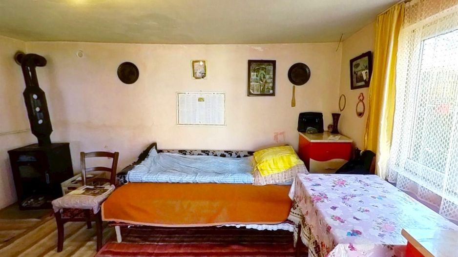 Casa traditionala+ domeniu de 2.900 mp,livada, anexe:refugiu apreciabil Craiesti - Poză 4