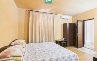 Casă și clădire de apartamente la Orțișoara - Poză 6