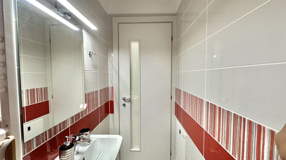 Penthouse modern de inchiririere cu 3 camere, terasă 80 mp zona Coresi - Poză 12