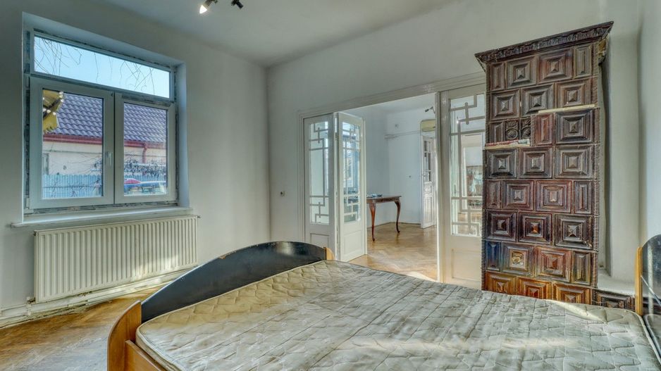 Centru- Casă boierească individuală- 5 camere si  451 mp teren - Poză 17