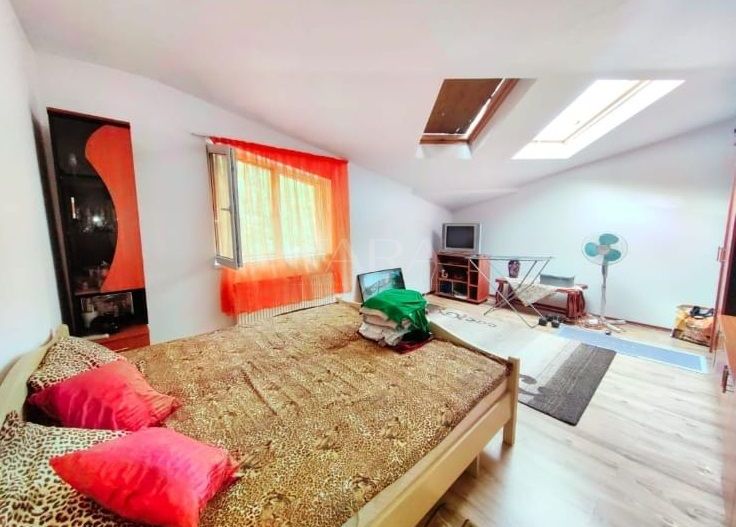 Apartament cu 3 camere în Plopilor, spațiu generos, lumină și liniște. - Poză 4