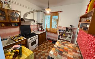APARTAMENT CU 2 CAMERE 52 MP , PARTER  ,  ZONA CORNISA  5 MINUTE UMF - Poză 2