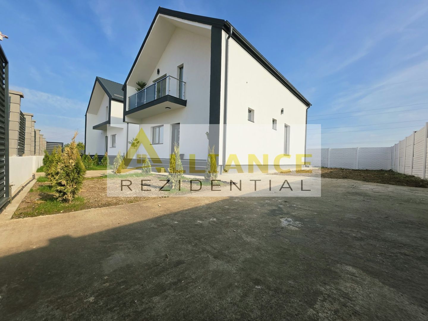 Vila 4 Camere | Curte amenajata - Poză 1