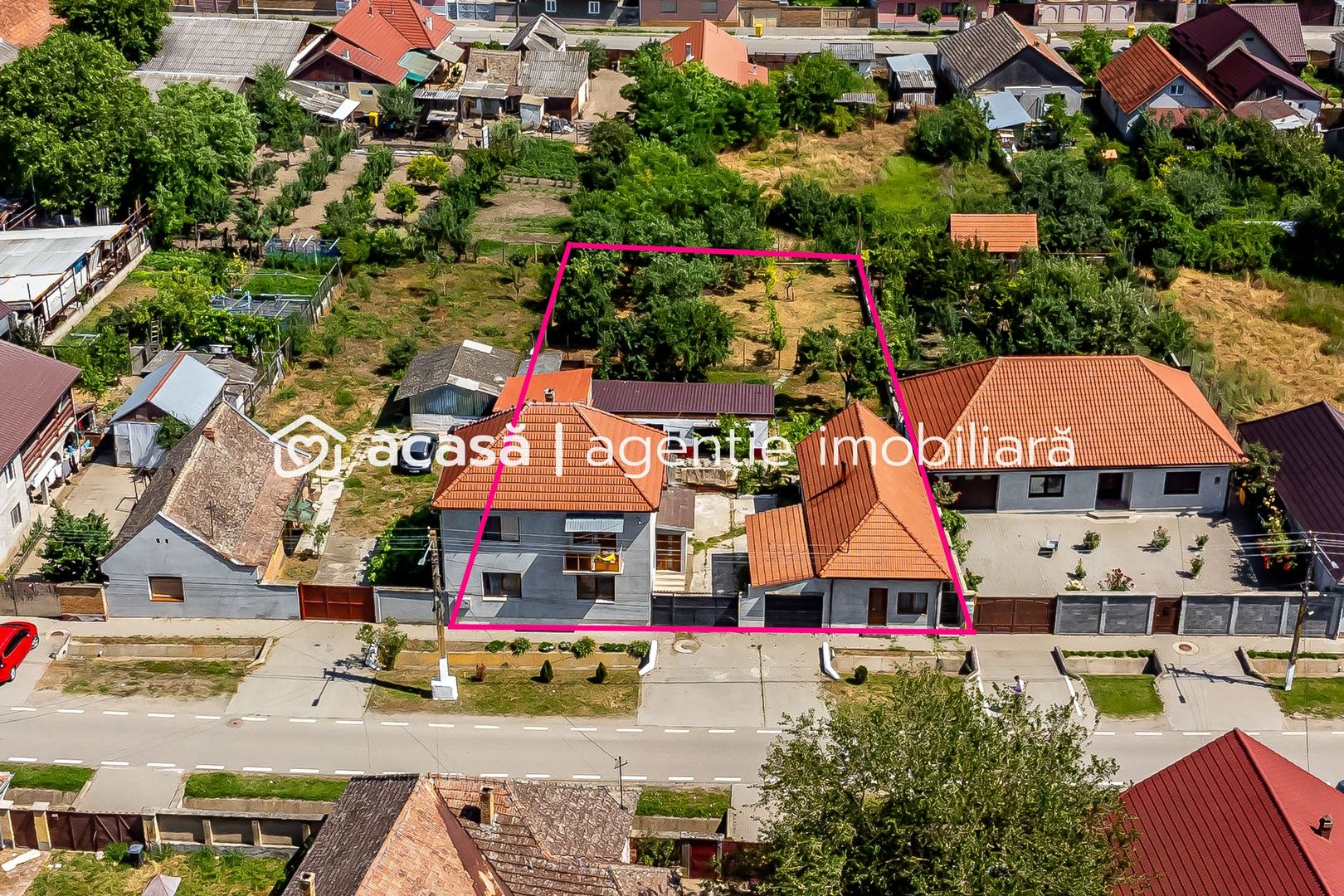 Casă cu 2 corpuri de clădire în Pecica, Arad. - Poză 1