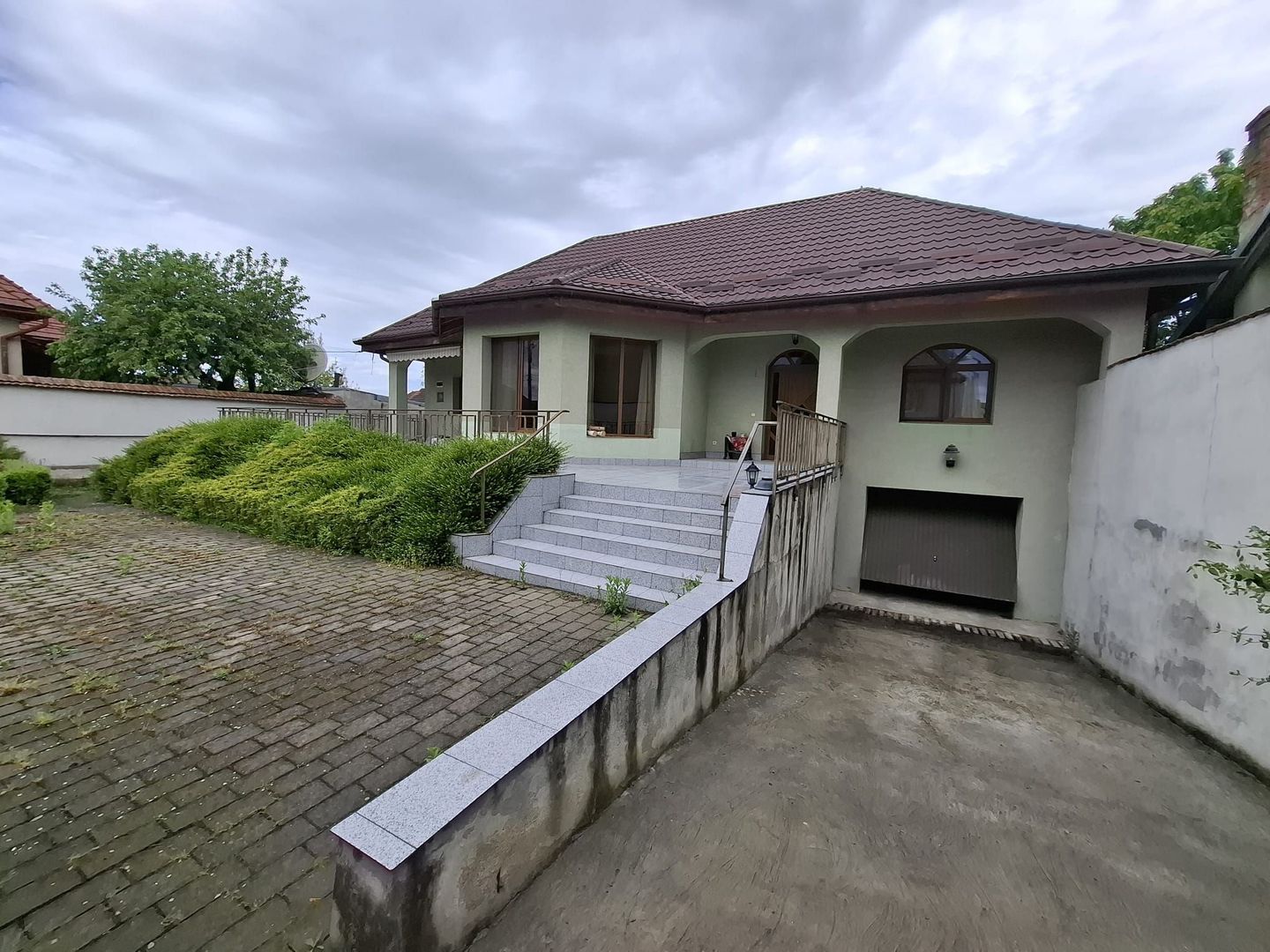 Casa individuala intima cu teren mare in Avrig, Sibiu - Poză 1