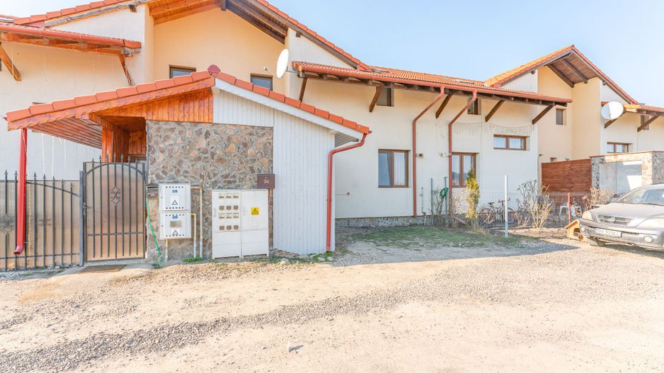 Casa insiruita compusa din 4 camere in Sanpetru - Poză 23
