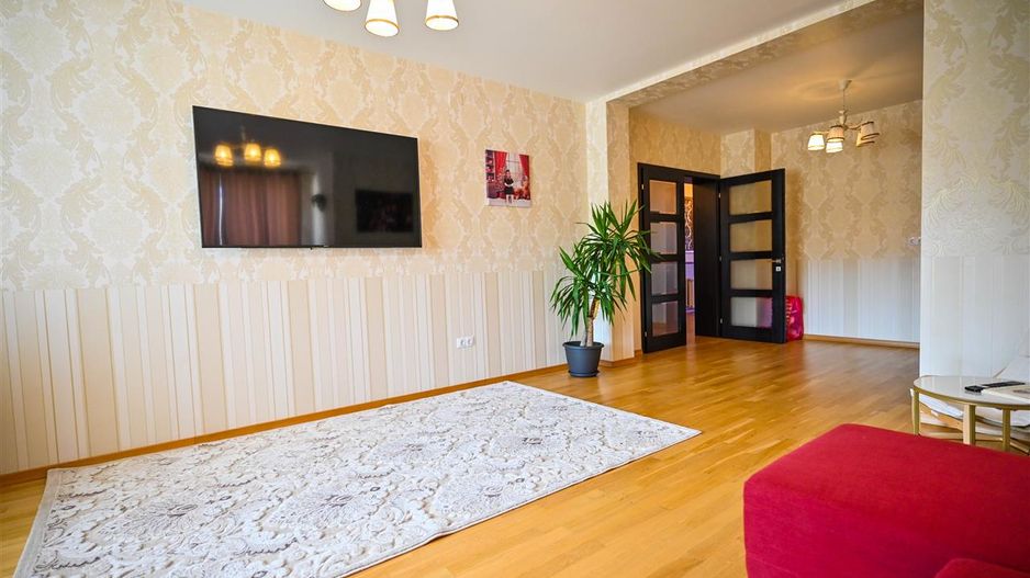 Somptuozitate in stil modern, 2 garaje, 3 terase, totul pe 1.000 mp teren - Poză 34