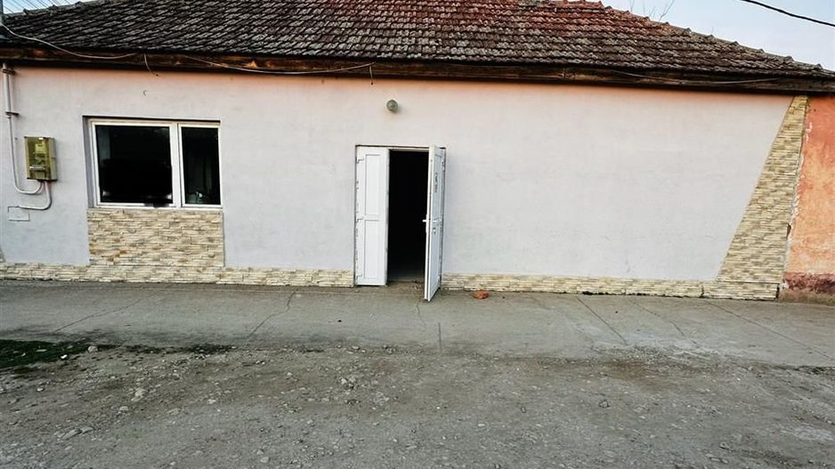 Spatiu comercial Ghiorac central - Poză 1