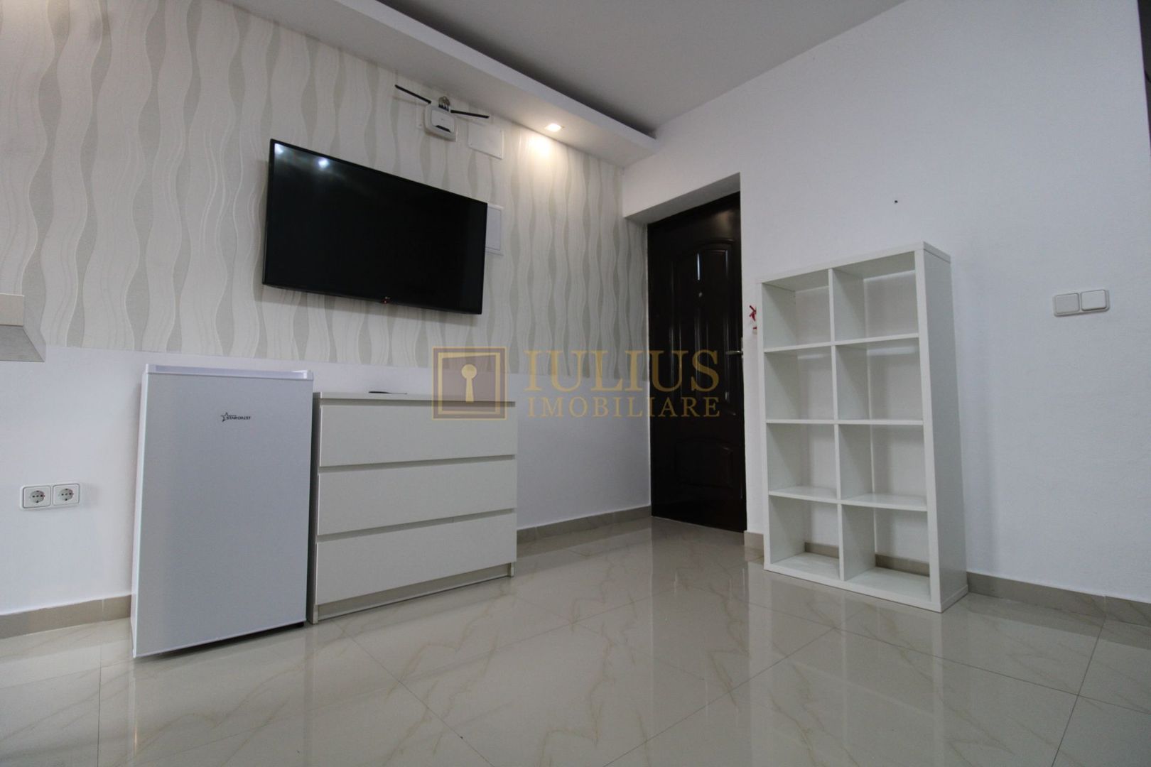 1 camera, loc de parcare,in spate la City of MARA - Poză 5