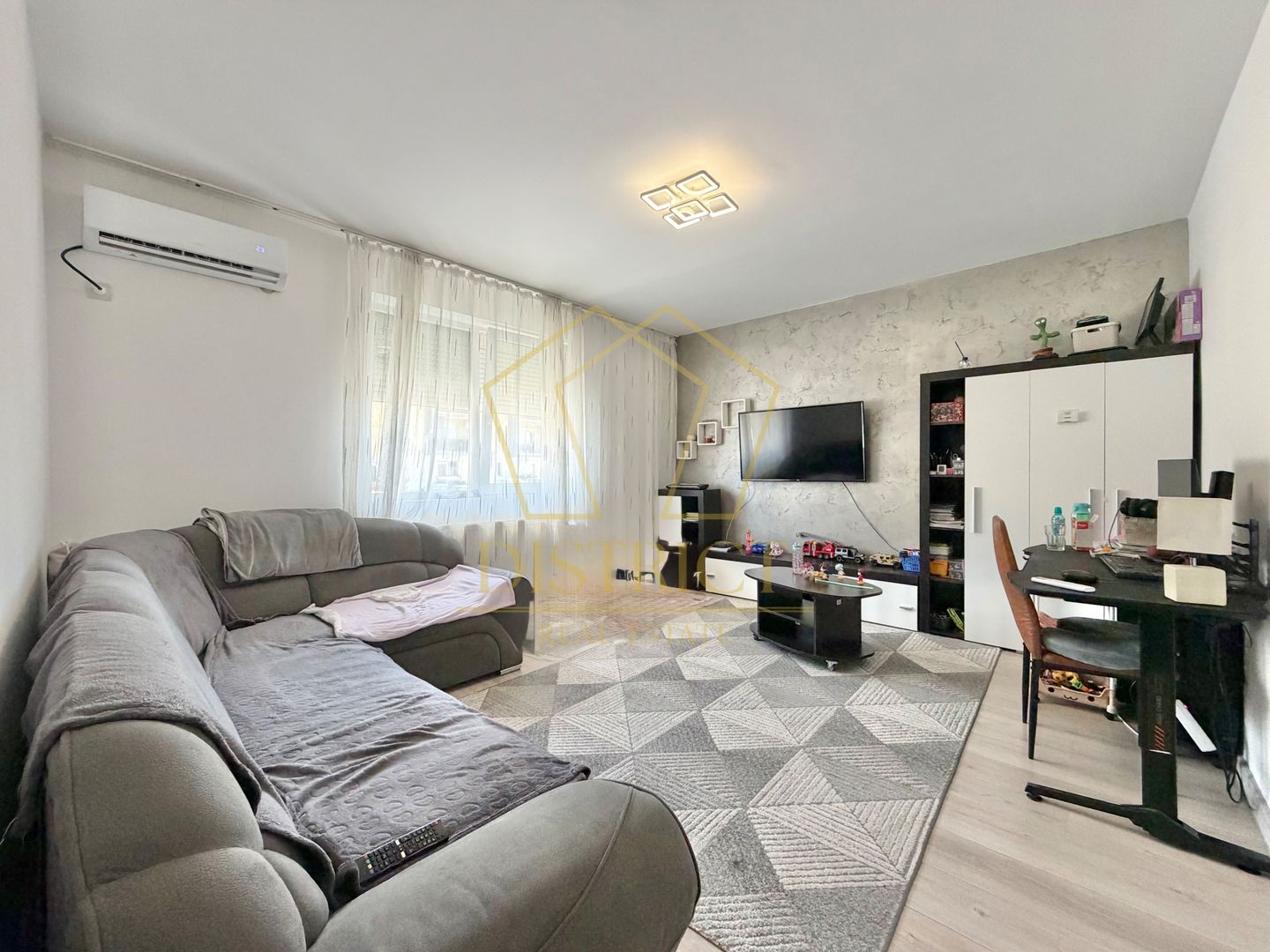 Apartament cu 2 camere mobilat, decomandat la parter in Giroc - Calea Urseni. - Poză 2