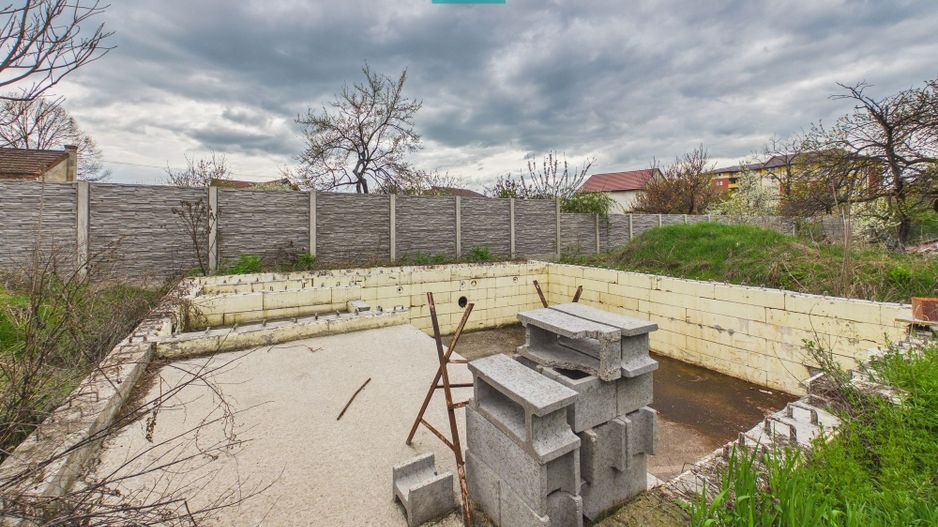 Casă la roșu cu piscină-Pârneava-767 mp teren - Poză 14