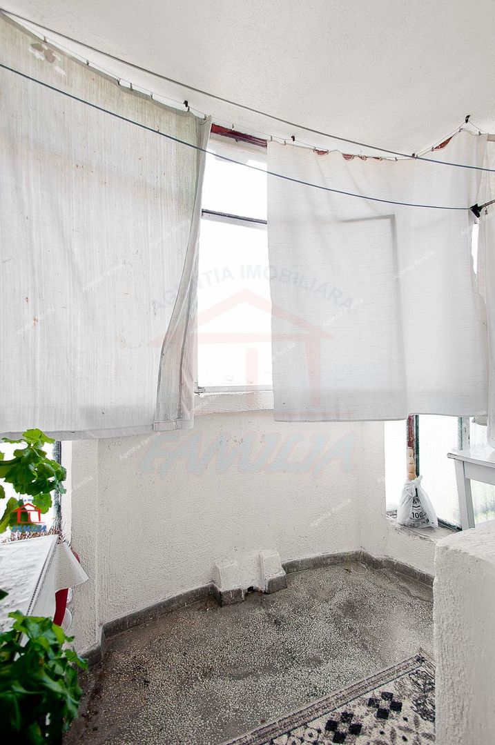 Vand/schimb apartament 4 camere, Micro 17, 98 mp, 120.000 EURO - Poză 1