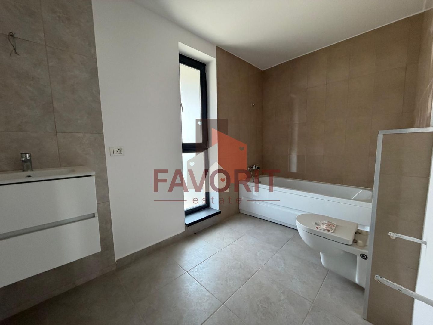 Duplex | COMISION 0 | Curte amenajata | Toate utilitatile | 3 Bai | - Poză 11