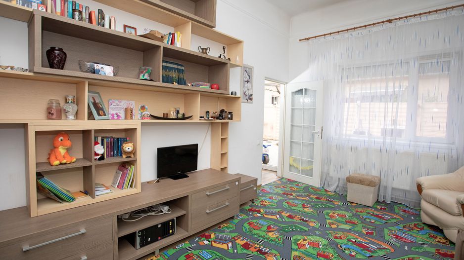 Vilă, singur în curte, central, Oradea 128 mp. 800  E/lună. Comision 0 - Poză 32