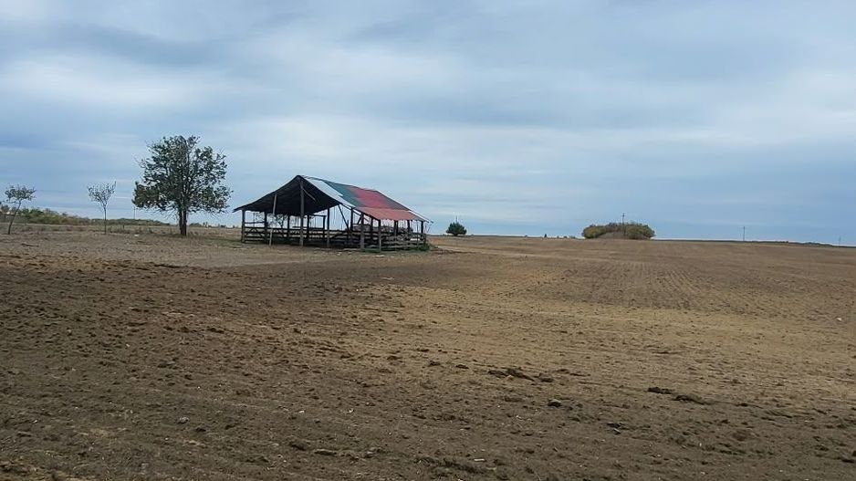 FERMA CU TEREN DE VANZRE - Poză 3