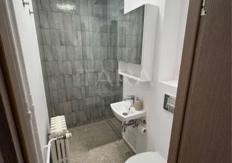 Apartament renovat cu 3 camere, în zonă liniștită și bine conectată. - Poză 6