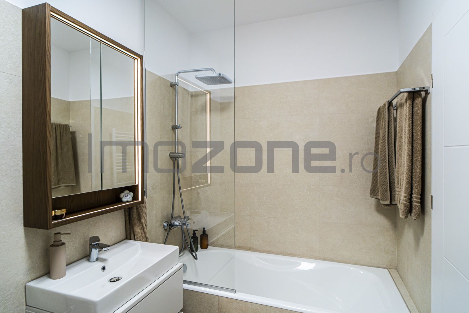 Plaza Mall, 2 camere, decomandat, 60 mp, etaj 2, mobilat, parcare subsol, boxa - Poză 12