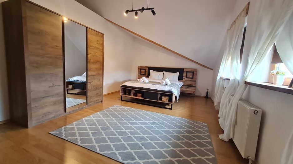 Vila spațioasă și recent renovată în Ghiroda! - Poză 13