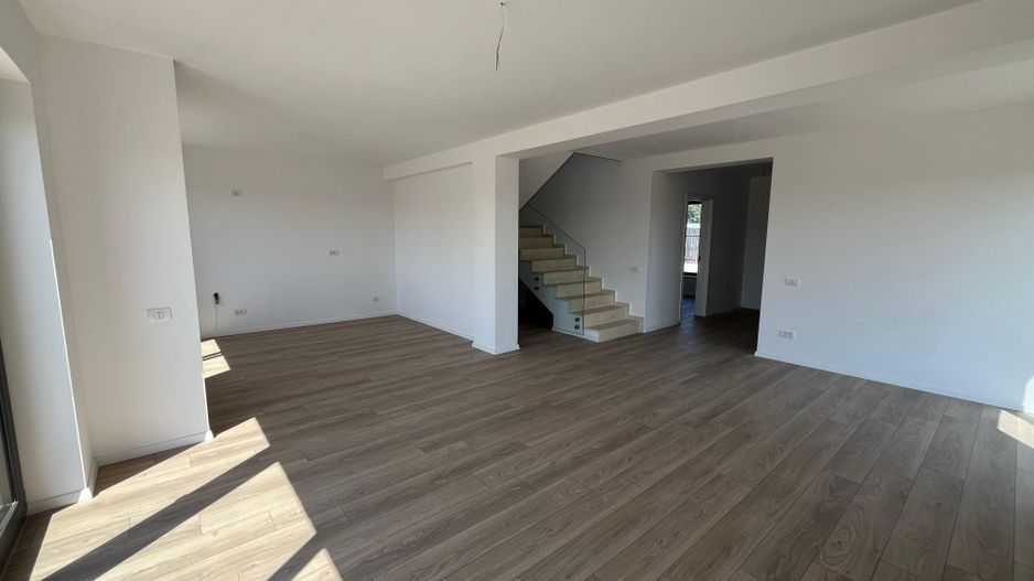 Vila pentru cei care vor spațiu, natură și acces rapid către București - Poză 12