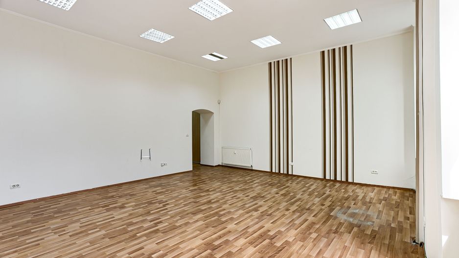 Birou la etajul 1 în zonă ultracentrală - Poză 6