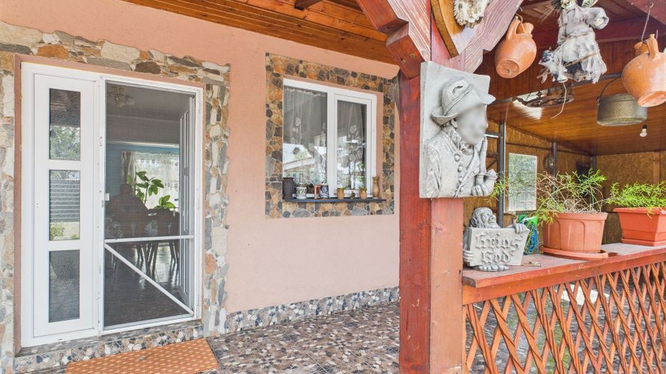 Casă spațioasă cu grădină în Topolovățu Mare - Poză 1