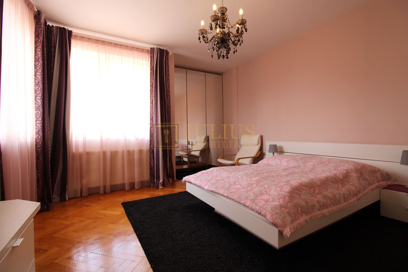 3 dormitoare, 3 bai, living spatios, 2 terase si curte. - Poză 18