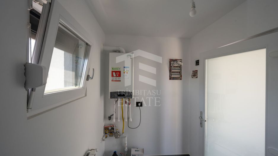 CASA TIPLA, Racordata! Cu un DORMITOR la PARTER ! Domnești! - Poză 17