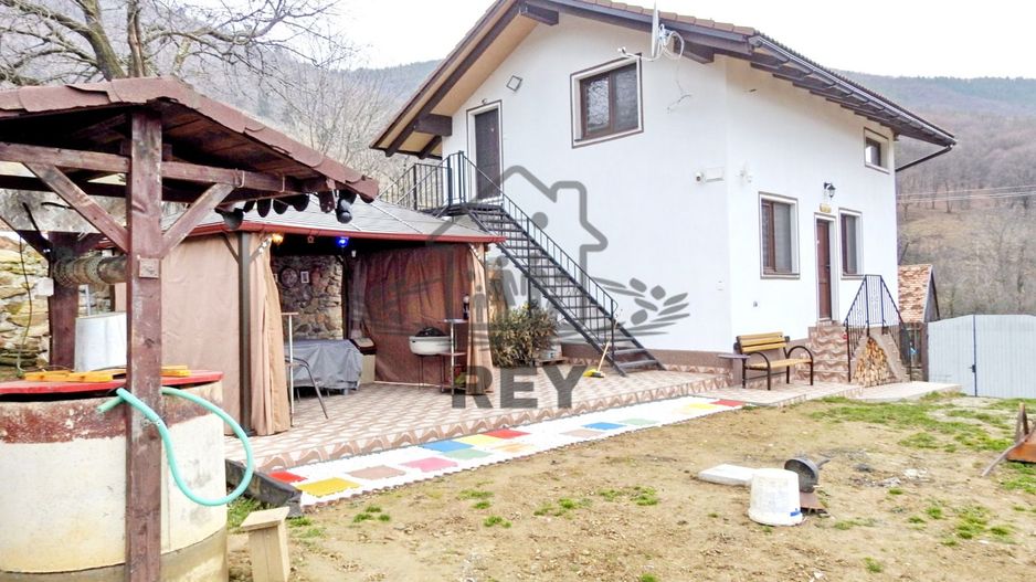 Casa de vacanta / Pensiune de vânzare la 12km de Sibiu - Poză 1