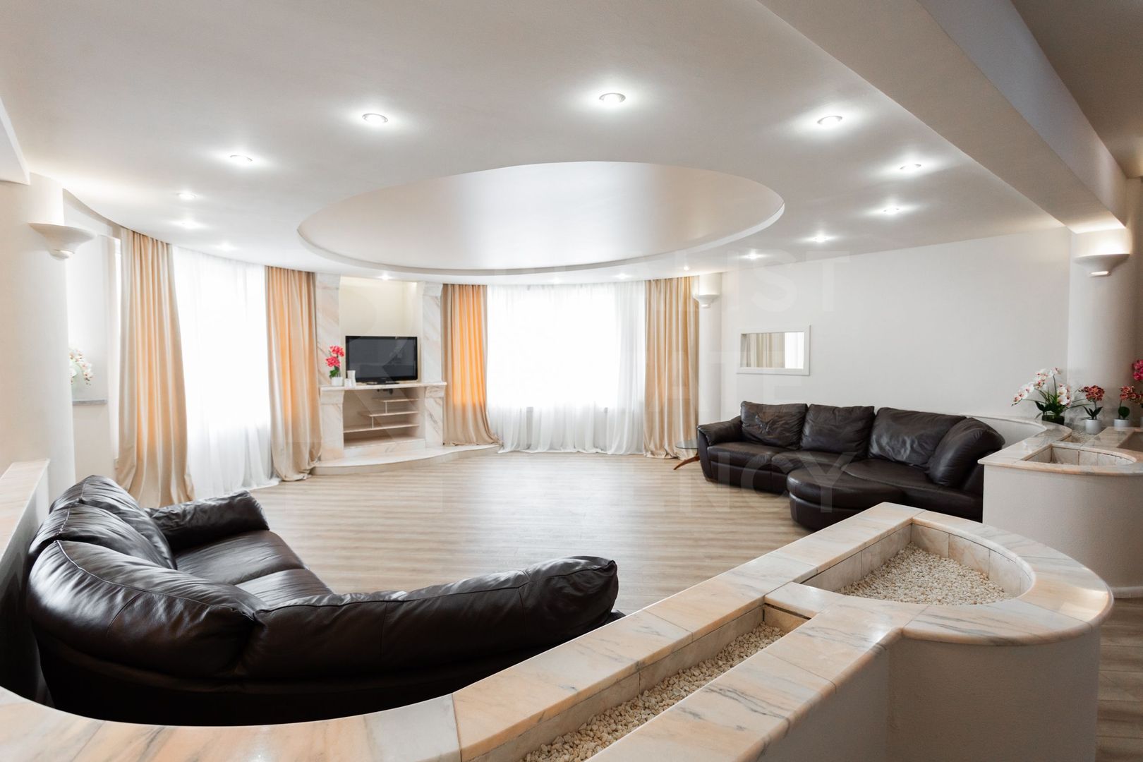 Chirie, apartament, 5 camere, strada Petru Rareș, Centru - Poză 1