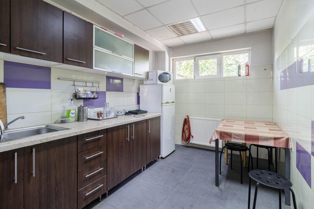 Clădire Modernă, Ideală pentru Locuință sau Afacere, cu Terasă Panoramică - Poză 21