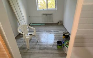 Garsonieră renovată – Zona CET, aproape de piață – Etaj 1/4 – 31000€ - Poză 2