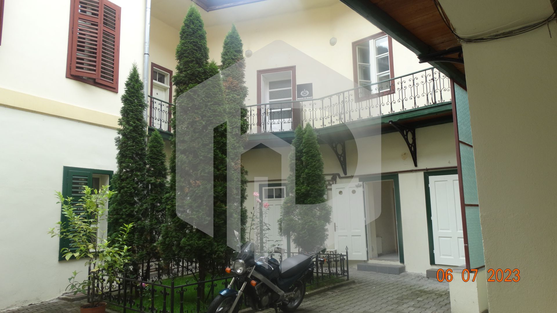 Spatiu de birouri central- str. Xenopol. 65 mp- 3 camere - Poză 1