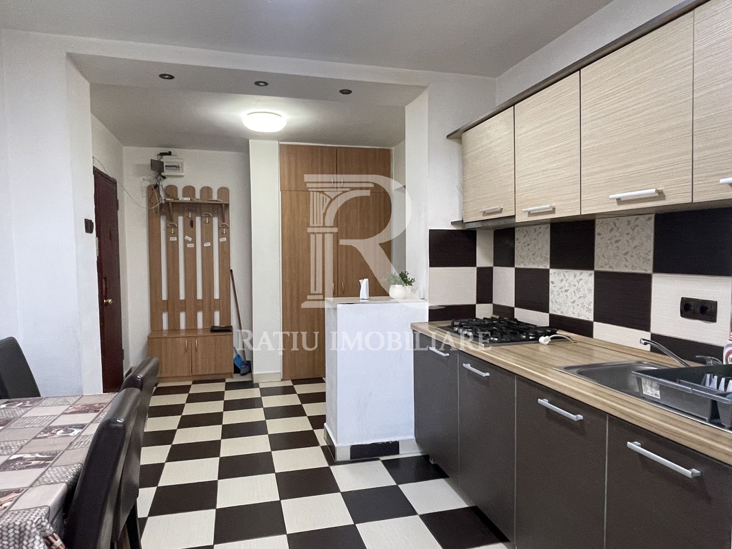 Apartament cu 3 camere | Echipe de muncitori | Rogerius | Oradea - Poză 2