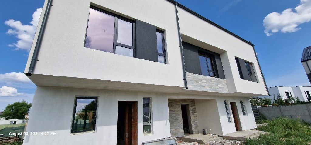 Vile Otopeni-triplex: 110 mp utili + 100 mp gradina- comison 0 - Poză 1