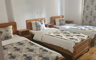 Pensiune 10 camere cu restaurant // teren 900 mp // Moieciu de Jos - Poză 26