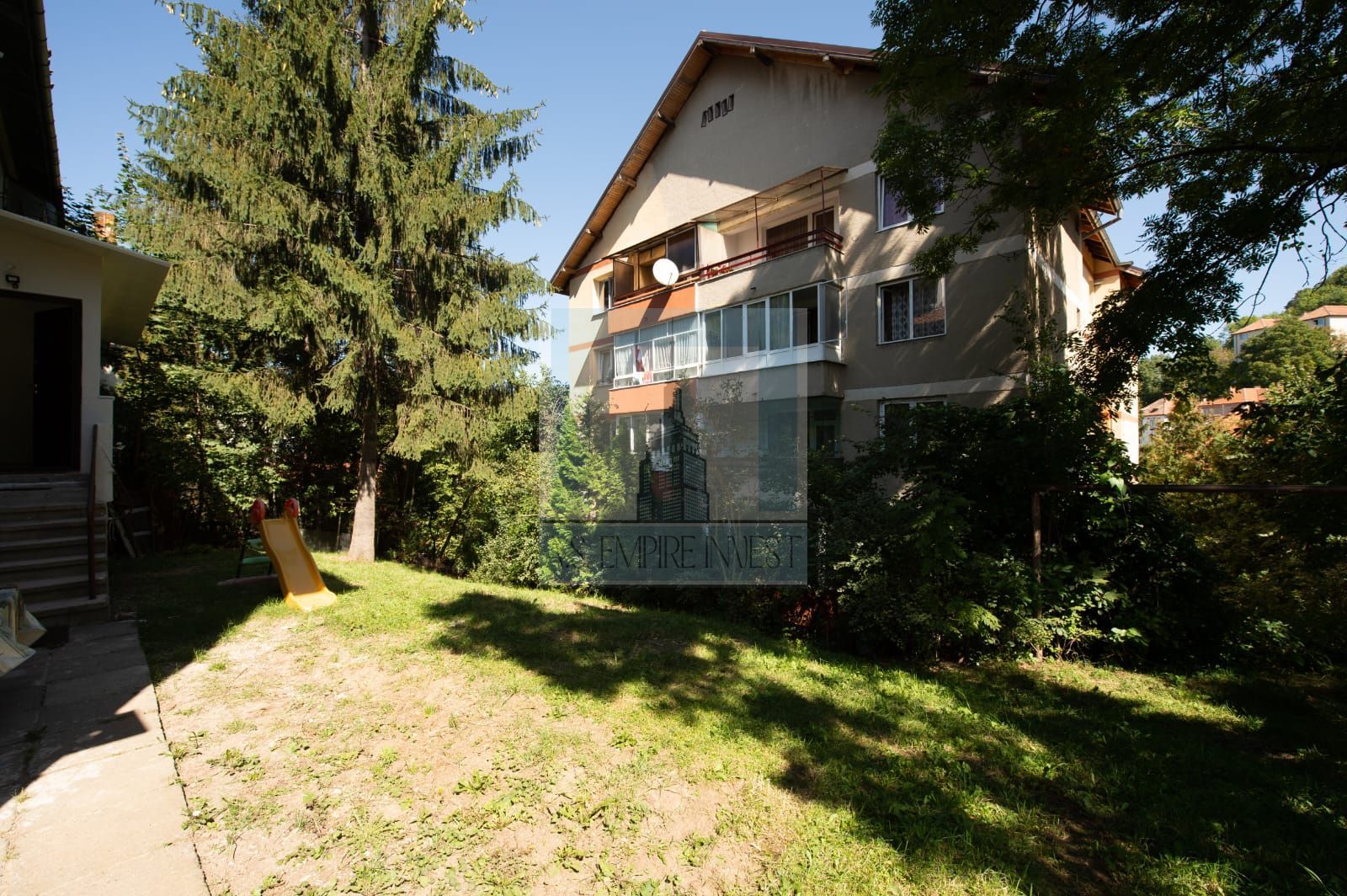 Apartament elegant în zona centrală, cu curte și intrare individuală - Poză 1