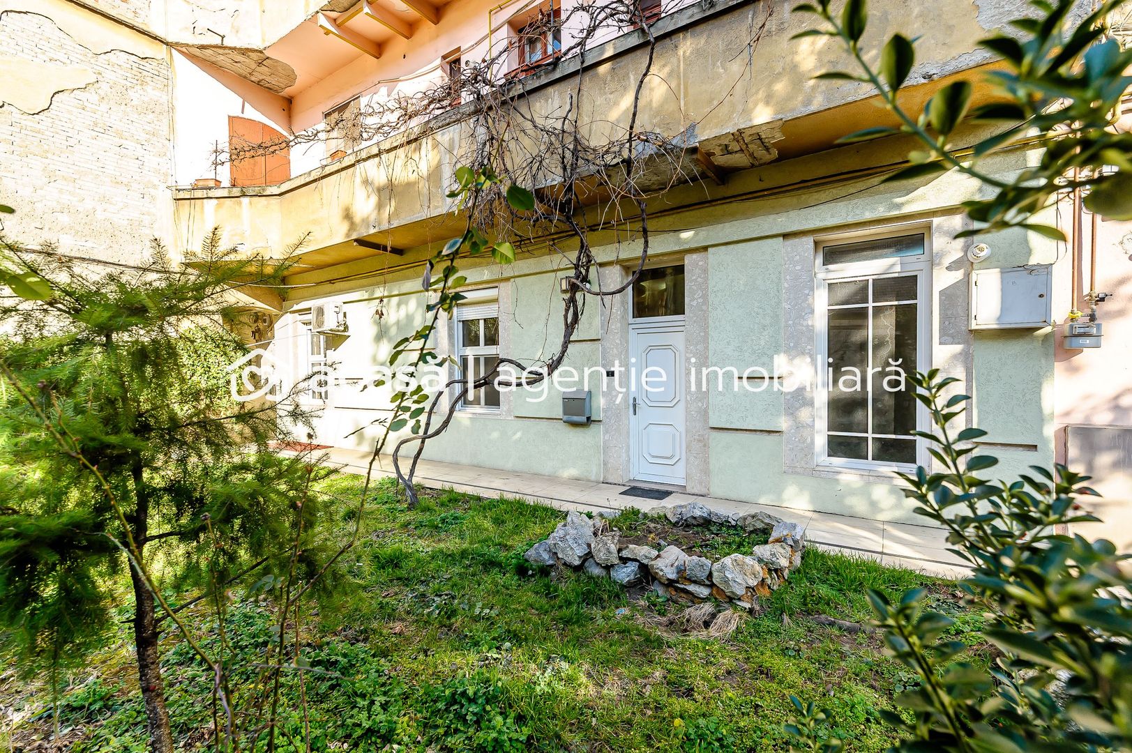 Apartament ultracentral, complet renovat, Strada Eminescu nr. 7 - Poză 2