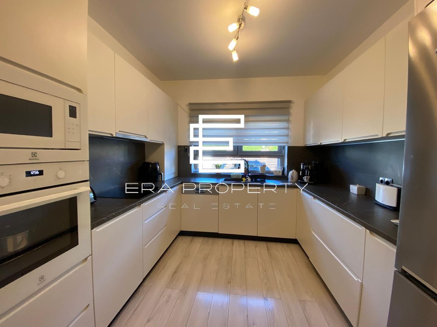 Duplex modern Șelimbăr cu panouri fotovoltaice – costuri minime la energie - Poză 4