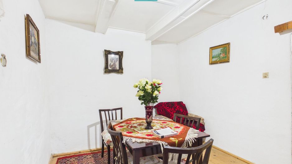 Casă cu 2 corpuri și 4 camere în Tauț - Poză 2