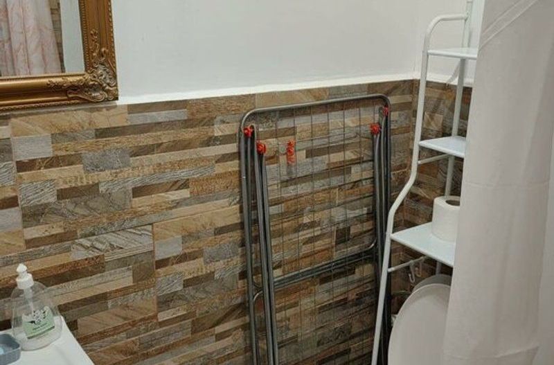 Casa cu doua camere, mobilata si utilata, zona centrala - Poză 10